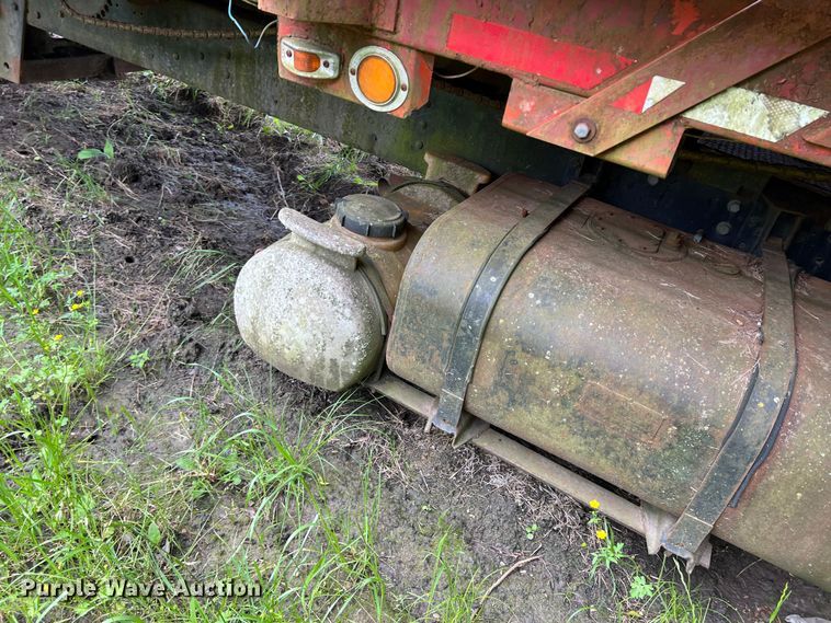 image for item DK7918 1980 International F1954 cotton module transport truck