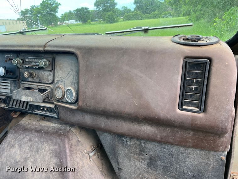 image for item DK7918 1980 International F1954 cotton module transport truck