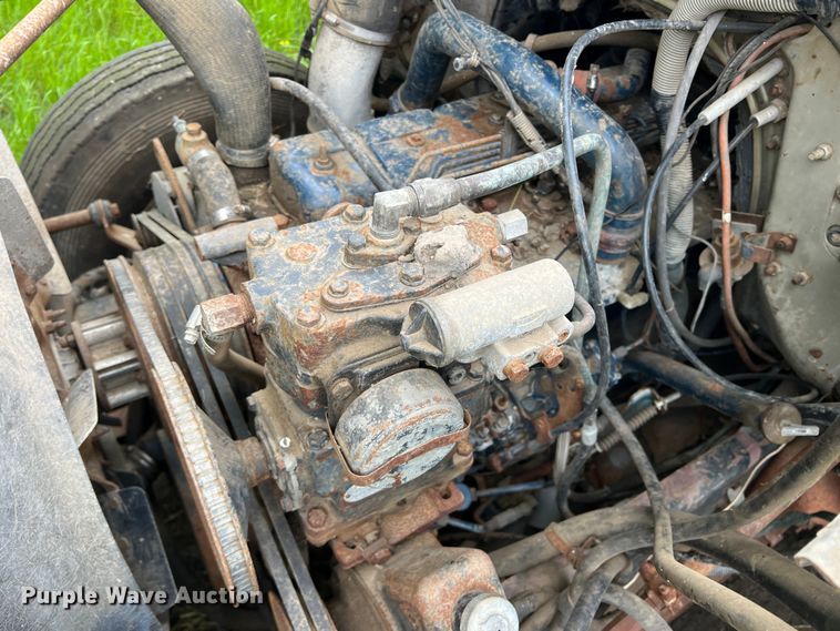 image for item DK7918 1980 International F1954 cotton module transport truck