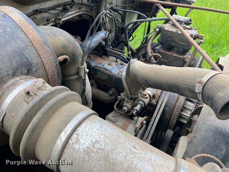 image for item DK7918 1980 International F1954 cotton module transport truck