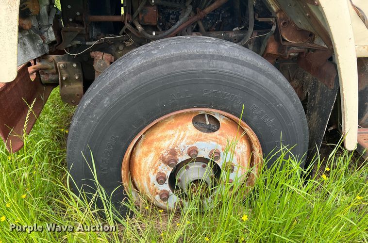 image for item DK7918 1980 International F1954 cotton module transport truck