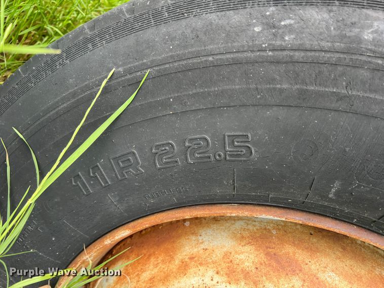 image for item DK7918 1980 International F1954 cotton module transport truck