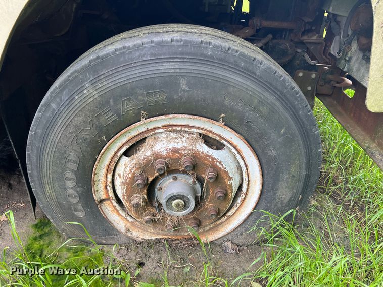 image for item DK7918 1980 International F1954 cotton module transport truck