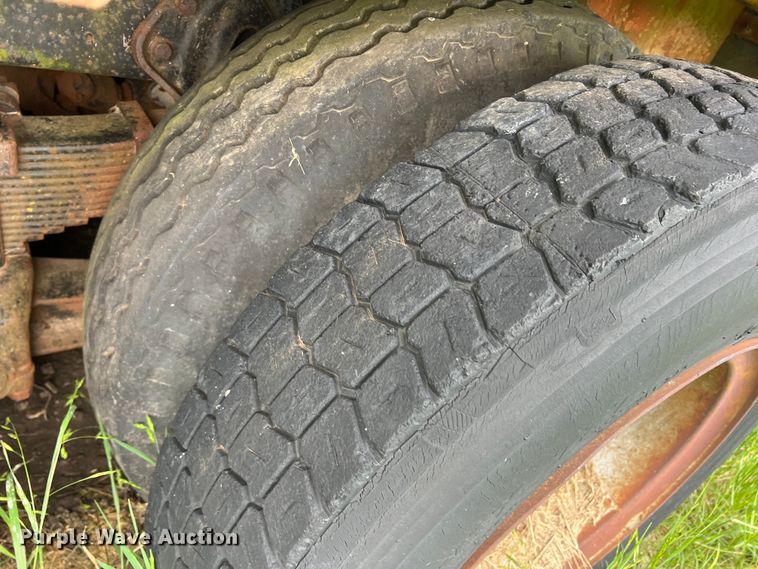 image for item DK7918 1980 International F1954 cotton module transport truck