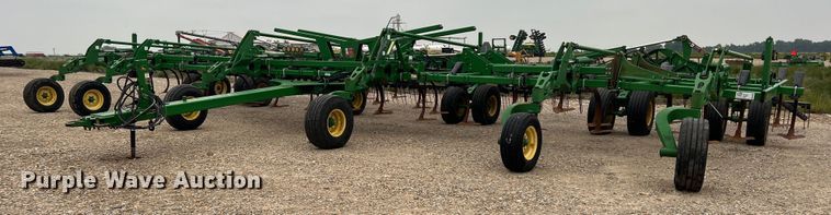 image for item DK7921 2014 John Deere 2410  chisel plow