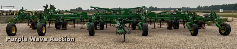 image for item DK7921 2014 John Deere 2410  chisel plow