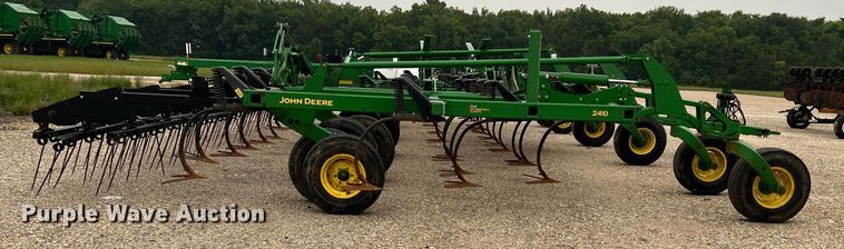 image for item DK7921 2014 John Deere 2410  chisel plow
