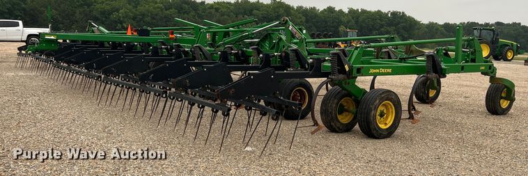 image for item DK7921 2014 John Deere 2410  chisel plow