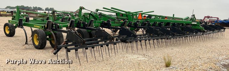 image for item DK7921 2014 John Deere 2410  chisel plow