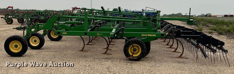 image for item DK7921 2014 John Deere 2410  chisel plow