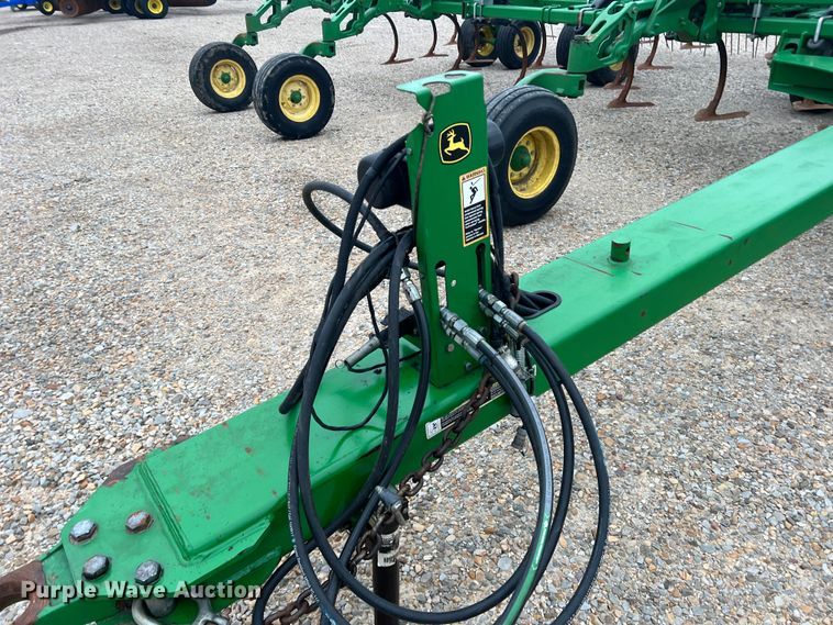 image for item DK7921 2014 John Deere 2410  chisel plow