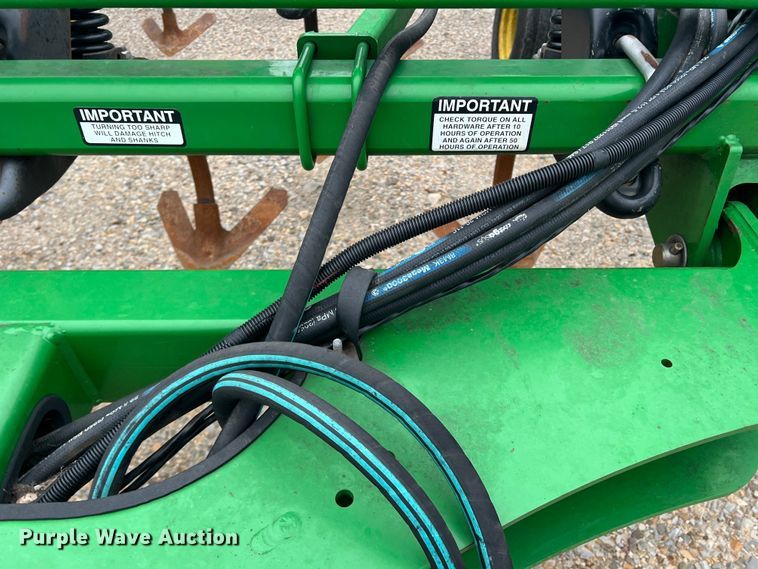 image for item DK7921 2014 John Deere 2410  chisel plow