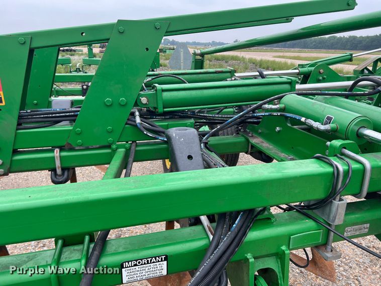 image for item DK7921 2014 John Deere 2410  chisel plow