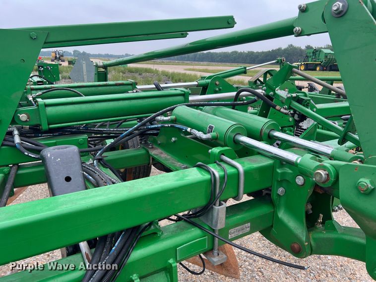 image for item DK7921 2014 John Deere 2410  chisel plow