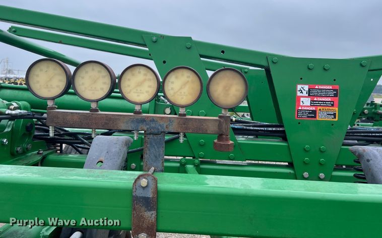 image for item DK7921 2014 John Deere 2410  chisel plow