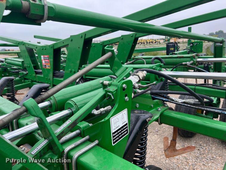 image for item DK7921 2014 John Deere 2410  chisel plow