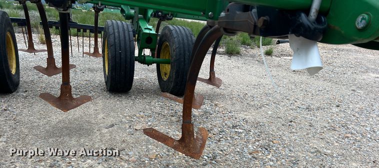 image for item DK7921 2014 John Deere 2410  chisel plow