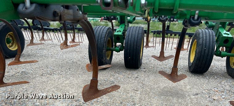 image for item DK7921 2014 John Deere 2410  chisel plow