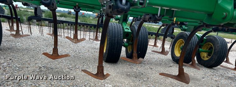 image for item DK7921 2014 John Deere 2410  chisel plow