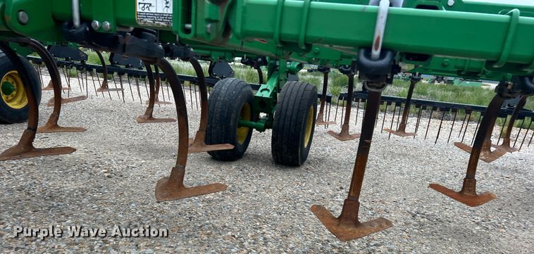 image for item DK7921 2014 John Deere 2410  chisel plow