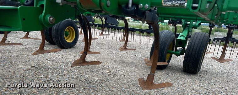 image for item DK7921 2014 John Deere 2410  chisel plow