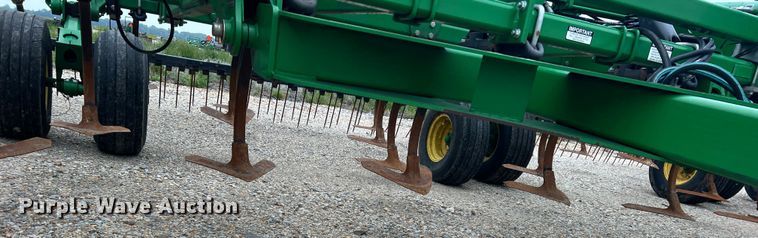 image for item DK7921 2014 John Deere 2410  chisel plow