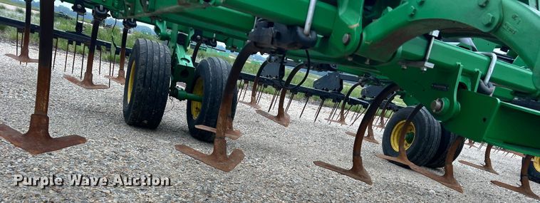 image for item DK7921 2014 John Deere 2410  chisel plow