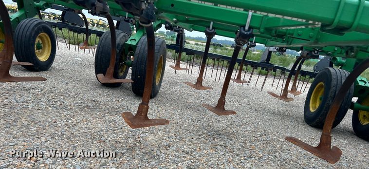 image for item DK7921 2014 John Deere 2410  chisel plow