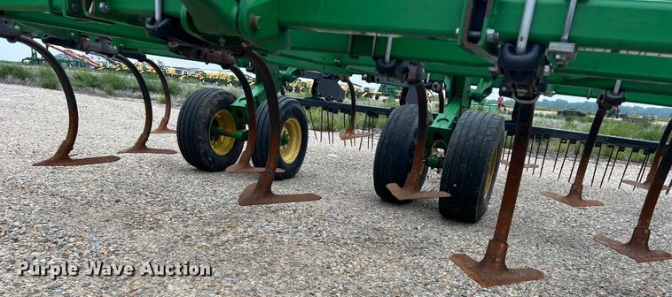 image for item DK7921 2014 John Deere 2410  chisel plow