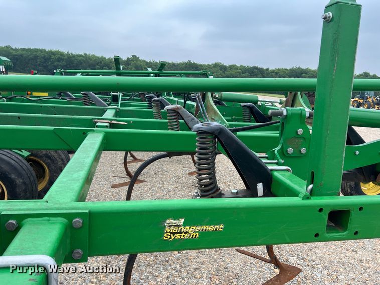 image for item DK7921 2014 John Deere 2410  chisel plow