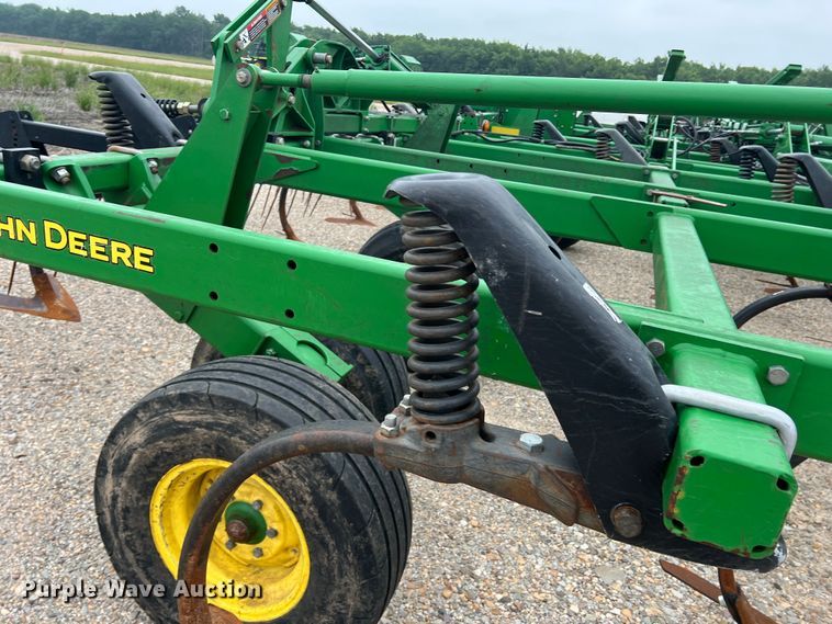 image for item DK7921 2014 John Deere 2410  chisel plow