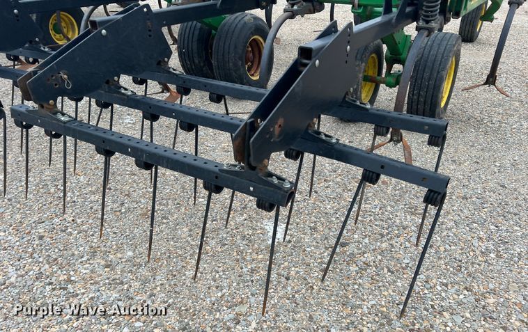 image for item DK7921 2014 John Deere 2410  chisel plow