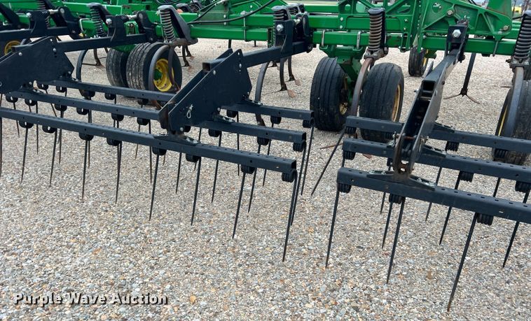 image for item DK7921 2014 John Deere 2410  chisel plow