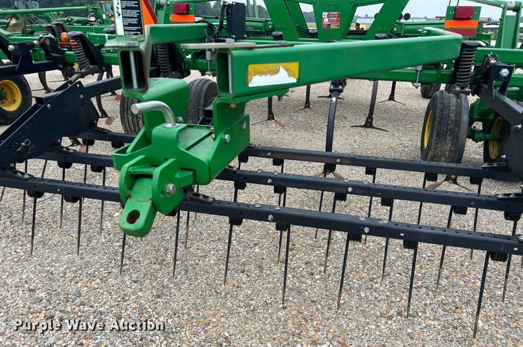 image for item DK7921 2014 John Deere 2410  chisel plow