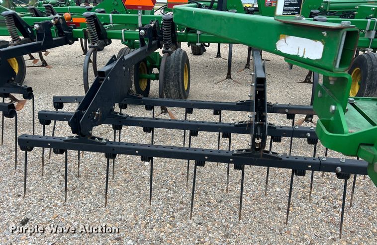 image for item DK7921 2014 John Deere 2410  chisel plow