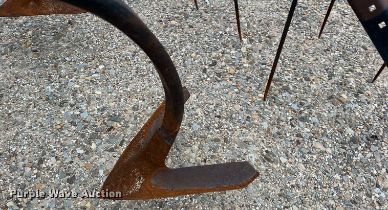 image for item DK7921 2014 John Deere 2410  chisel plow