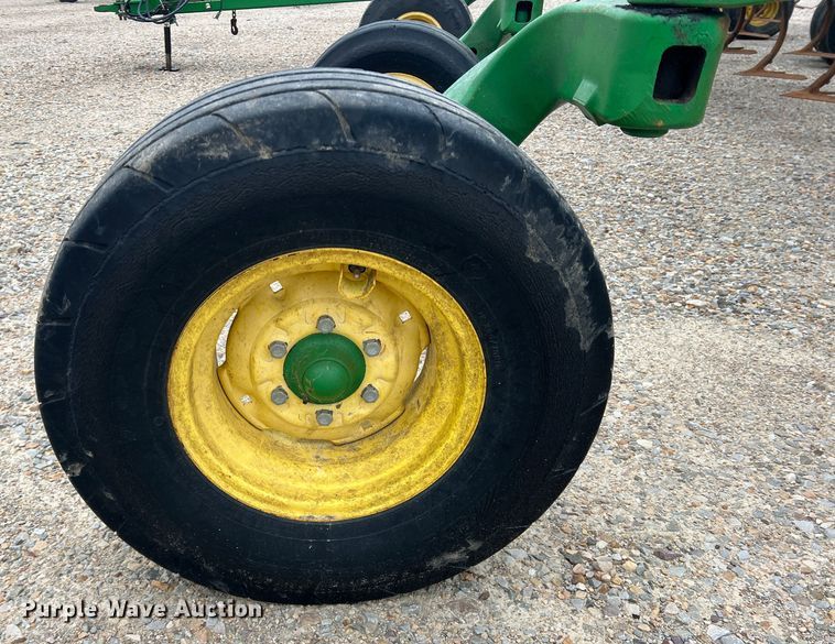 image for item DK7921 2014 John Deere 2410  chisel plow