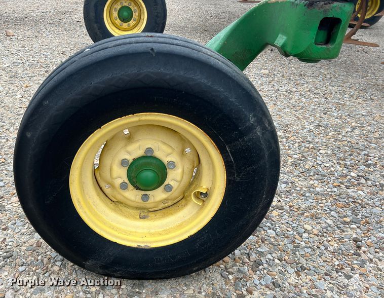 image for item DK7921 2014 John Deere 2410  chisel plow