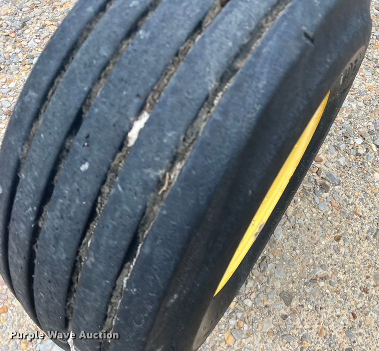 image for item DK7921 2014 John Deere 2410  chisel plow