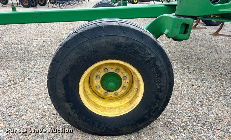 image for item DK7921 2014 John Deere 2410  chisel plow