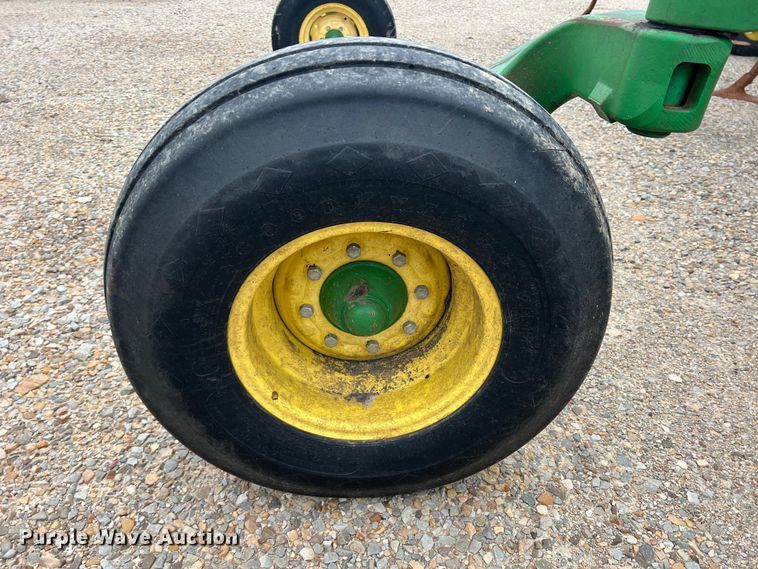 image for item DK7921 2014 John Deere 2410  chisel plow