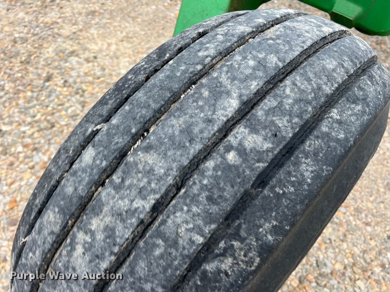 image for item DK7921 2014 John Deere 2410  chisel plow