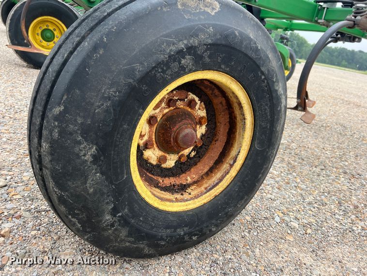 image for item DK7921 2014 John Deere 2410  chisel plow