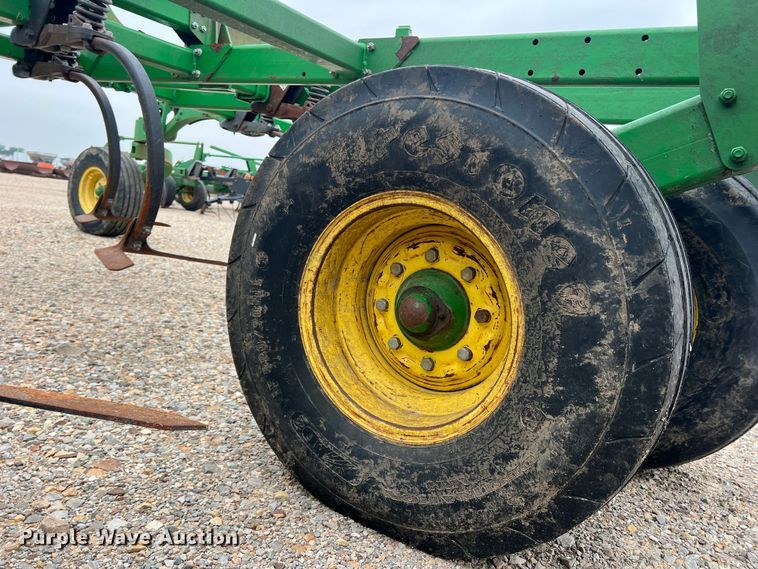 image for item DK7921 2014 John Deere 2410  chisel plow