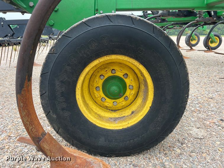 image for item DK7921 2014 John Deere 2410  chisel plow