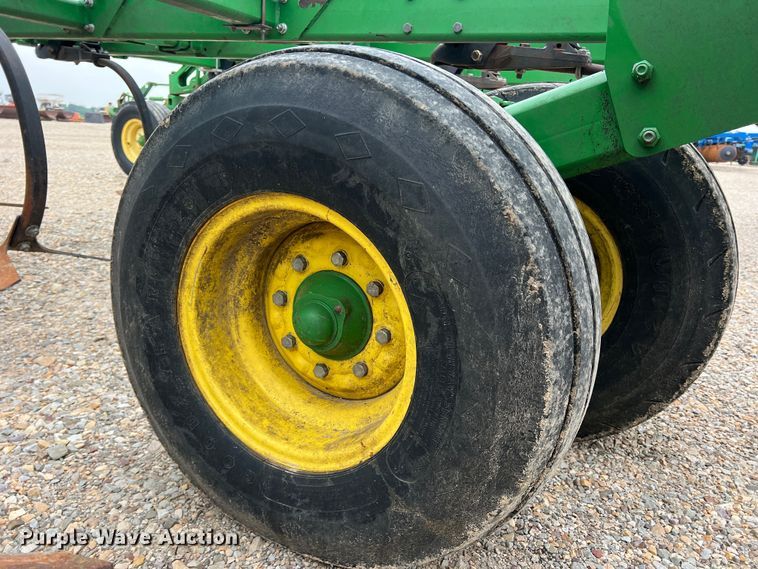 image for item DK7921 2014 John Deere 2410  chisel plow