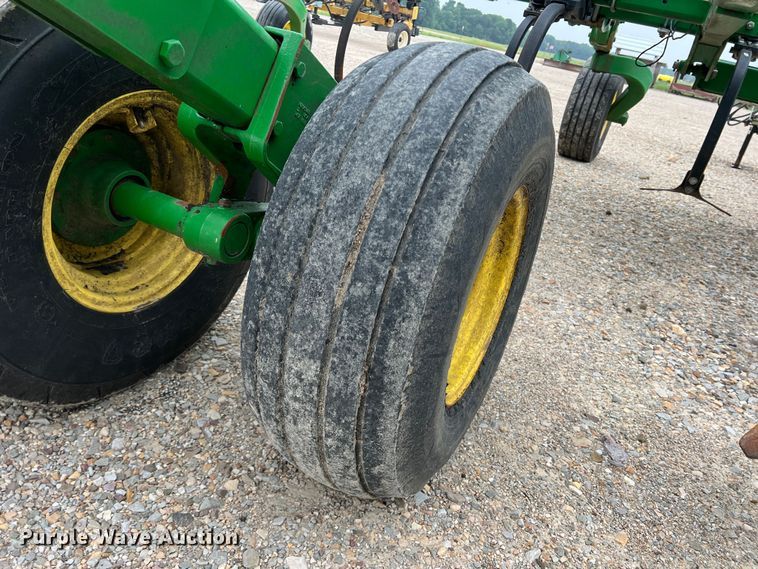 image for item DK7921 2014 John Deere 2410  chisel plow