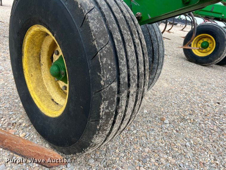 image for item DK7921 2014 John Deere 2410  chisel plow