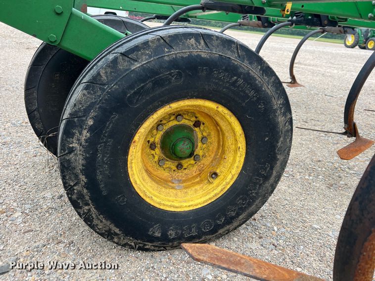 image for item DK7921 2014 John Deere 2410  chisel plow