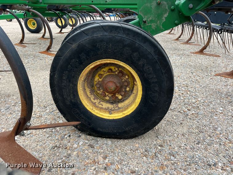 image for item DK7921 2014 John Deere 2410  chisel plow